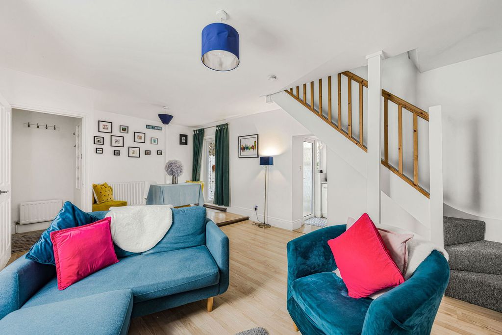 Property photo 2 of 12