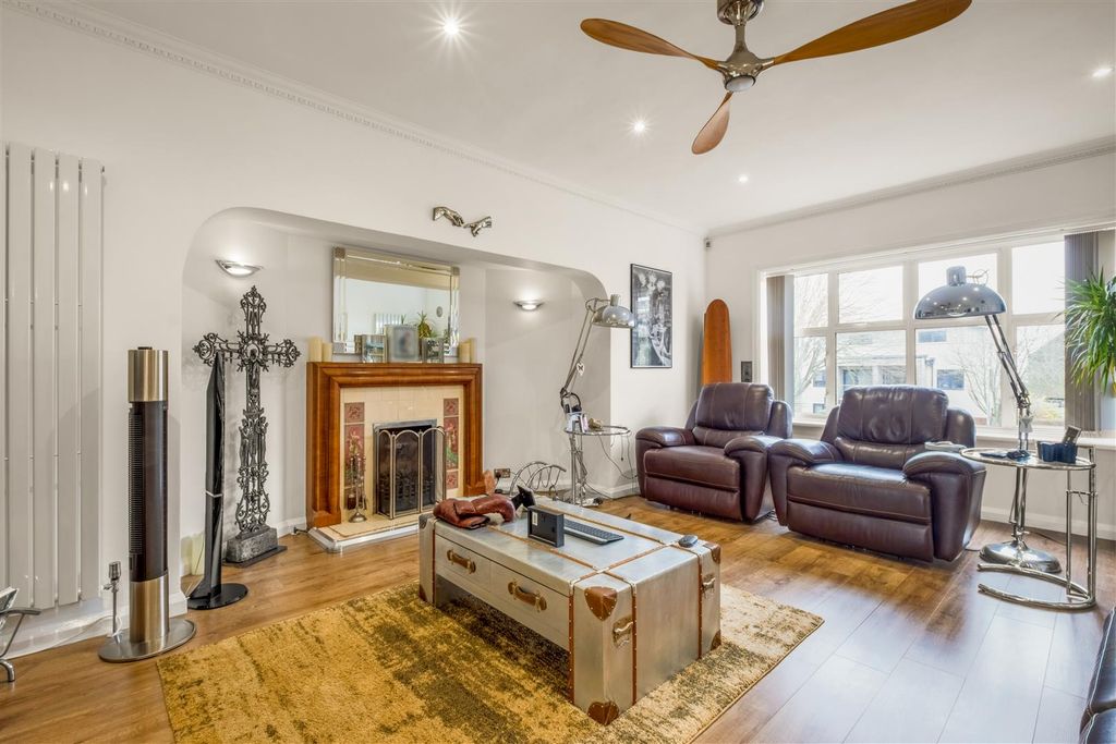 Property photo 3 of 32 47 Shirley Drive-6.Jpg