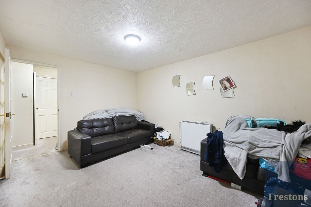 Property photo 3 of 8