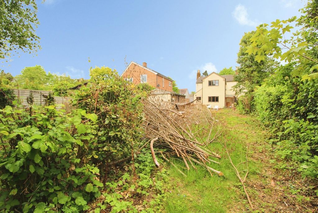 Property photo 2 of 25