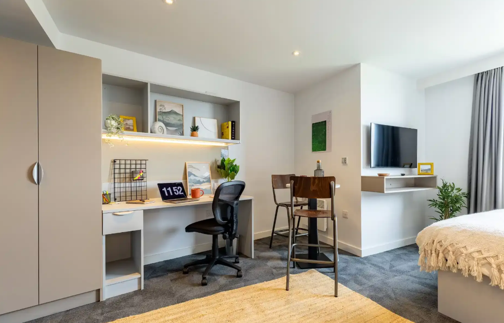 Property photo 2 of 21