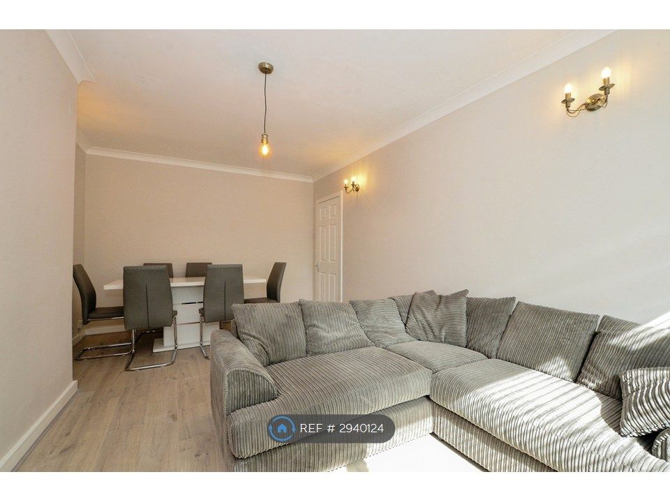 Property photo 2 of 28