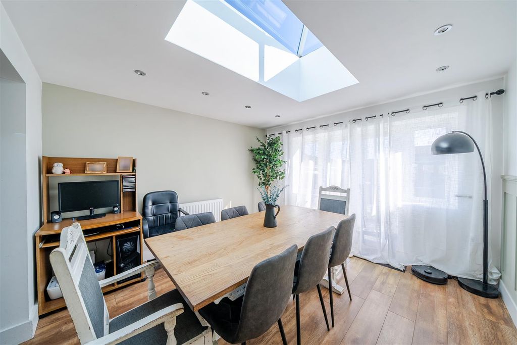 Property photo 2 of 23 1360855-22-68dc0Aefd7145.Jpg