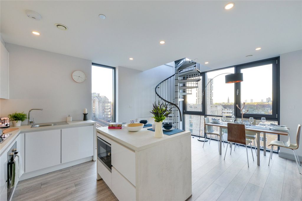 Property photo 1 of 11 Kitchen/Living Room