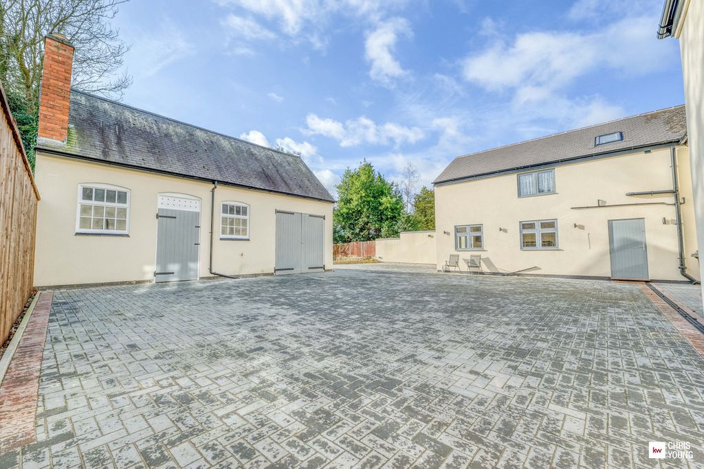 Property photo 2 of 21
