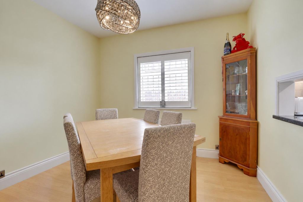Property photo 2 of 22 06C85333-D359-419E-85E5-441CD49C5B9E.Png