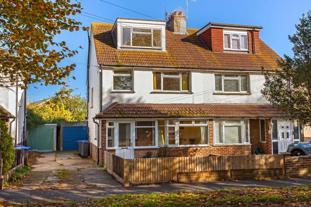 Property photo 1 of 16 Monks Ave_17.Jpg