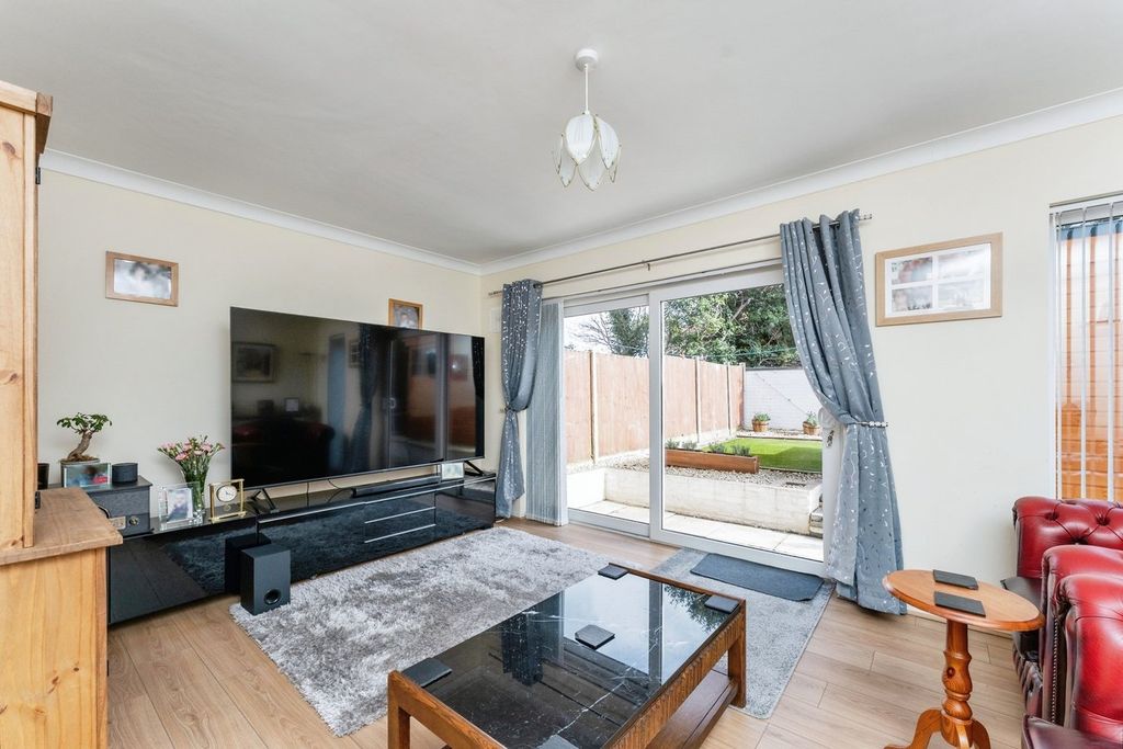 Property photo 2 of 20