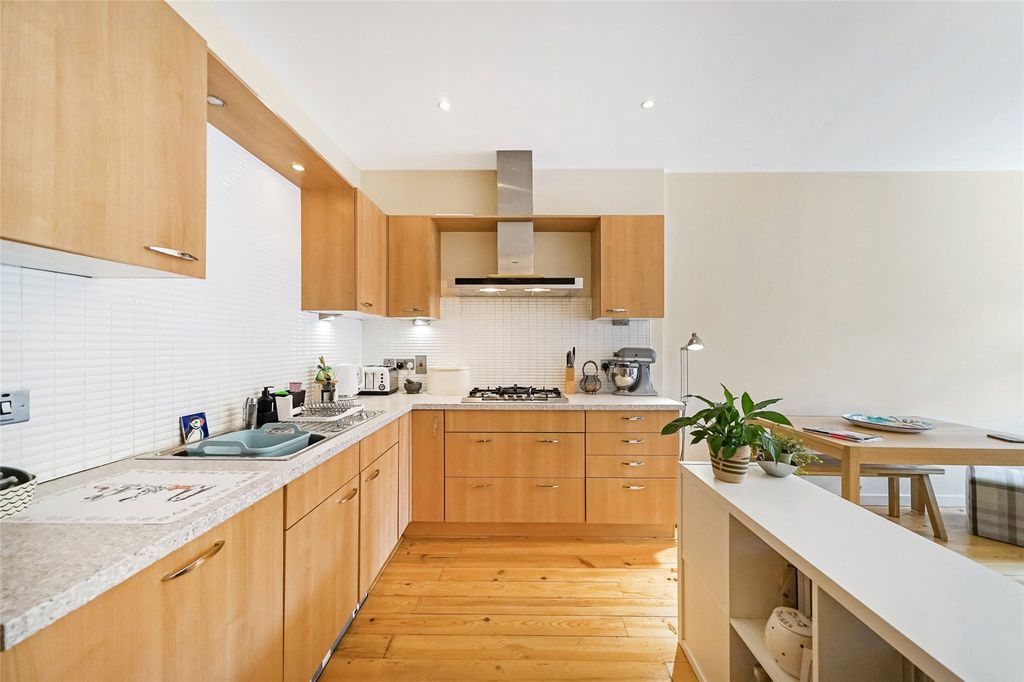 Property photo 3 of 27 Kitchen