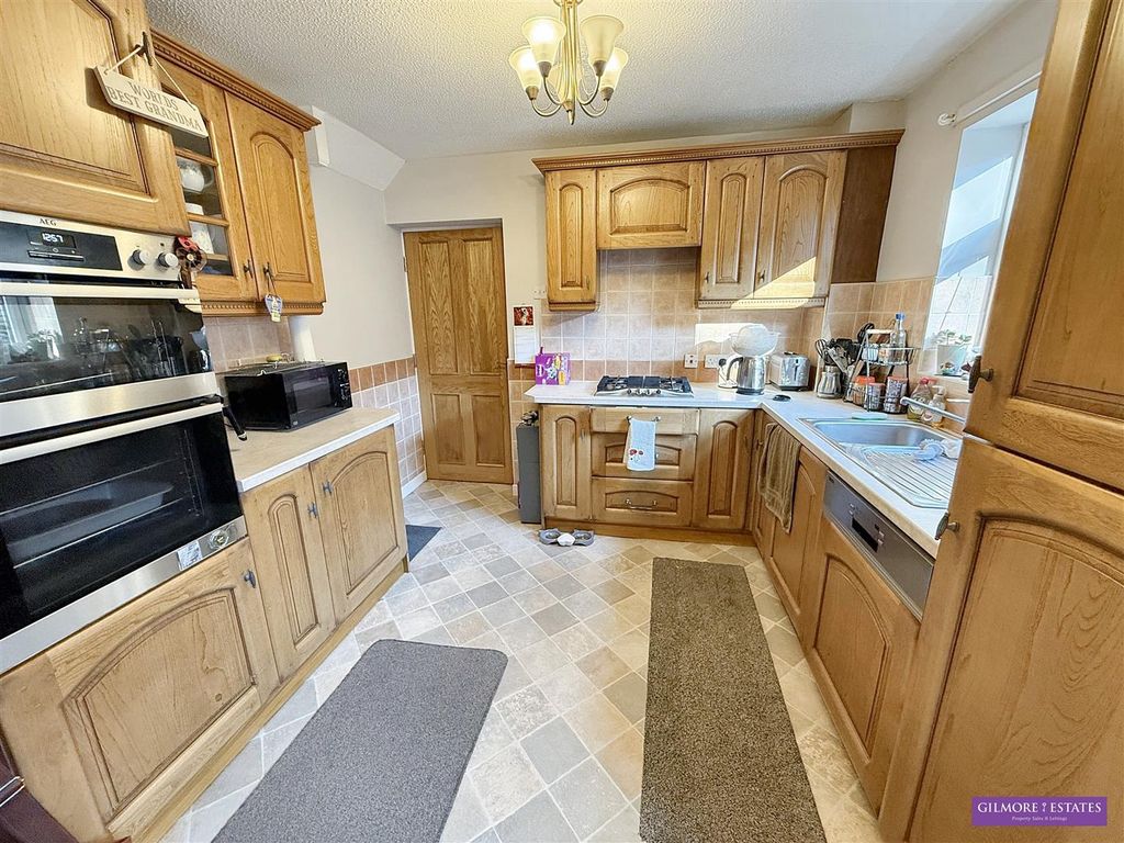 Property photo 3 of 15 Dining Kitchen