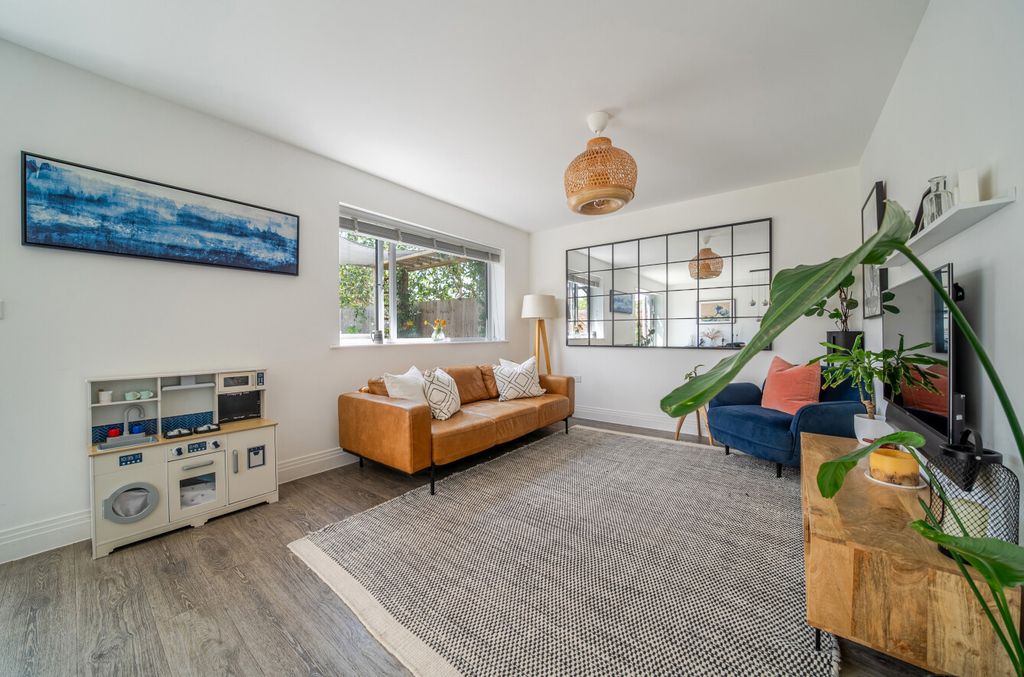 Property photo 3 of 23 1492924-20-6A510B...