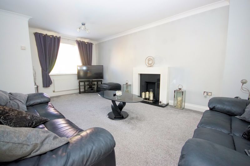 Property photo 3 of 12 Lounge