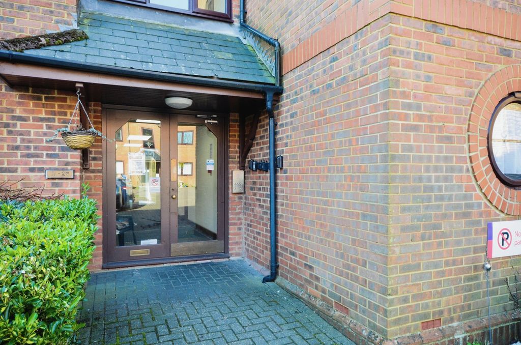 Property photo 2 of 28