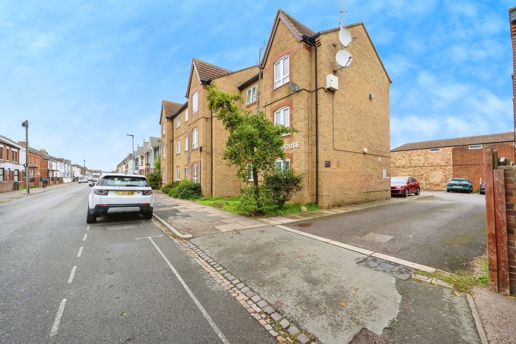 Property photo 1 of 11 Front