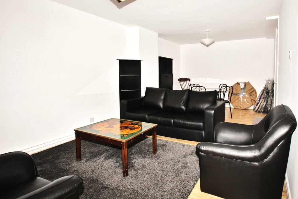 Property photo 1 of 14 Photo 10