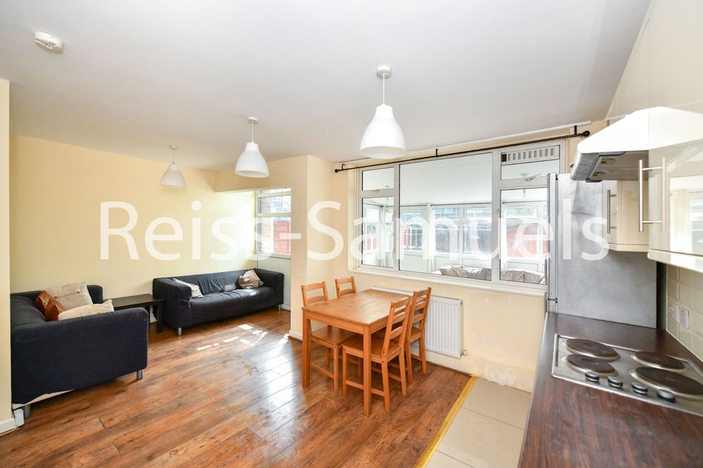 Property photo 2 of 33