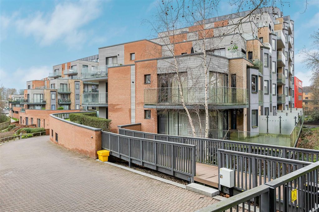 Property photo 2 of 22