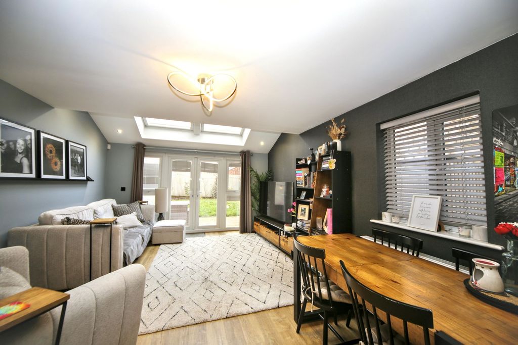 Property photo 3 of 23