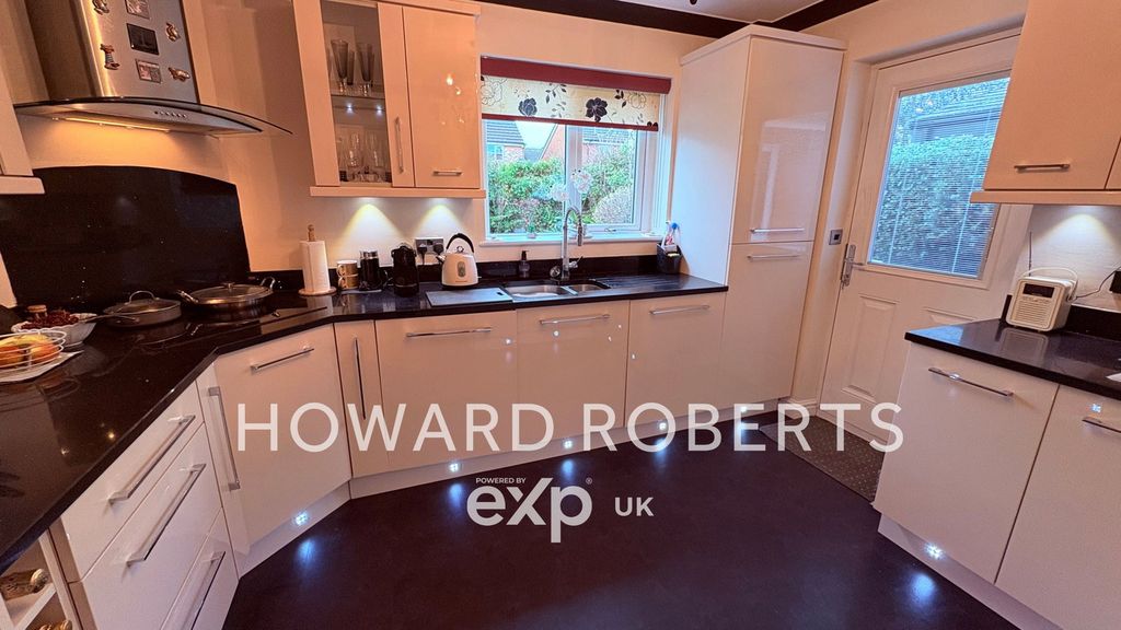 Property photo 2 of 21