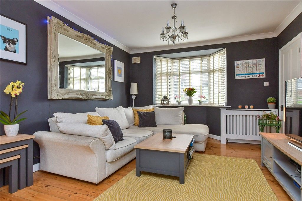 Property photo 2 of 18 Lounge