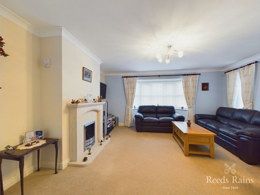 Property photo 2 of 26 Sitting Room
