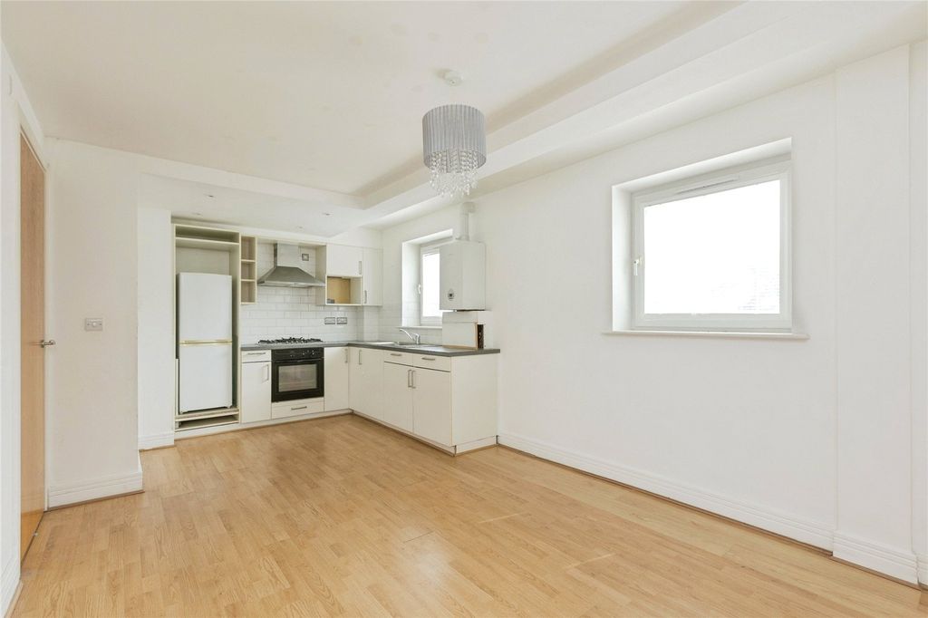 Property photo 2 of 17 Picture No. 13