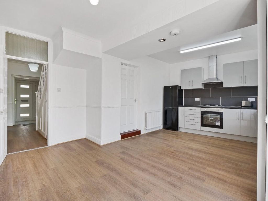 Property photo 3 of 6 Kitchenn.Jpg
