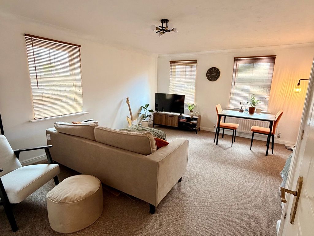Property photo 3 of 8 Picture No. 11