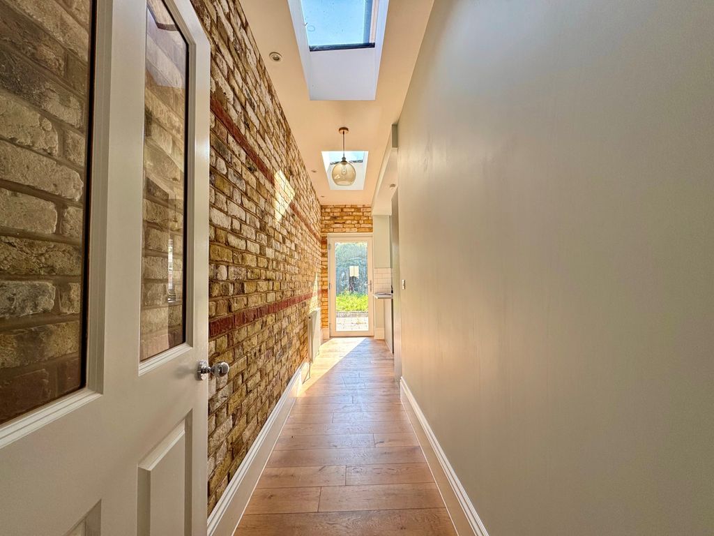 Property photo 3 of 11 Gallery