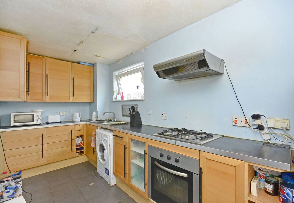 Property photo 3 of 6
