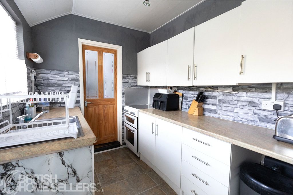 Property photo 2 of 20 Picture No. 14