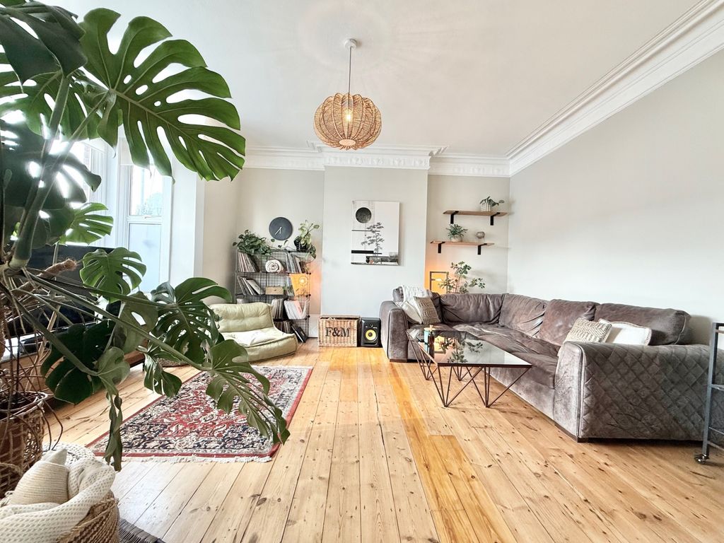 Property photo 2 of 16 11