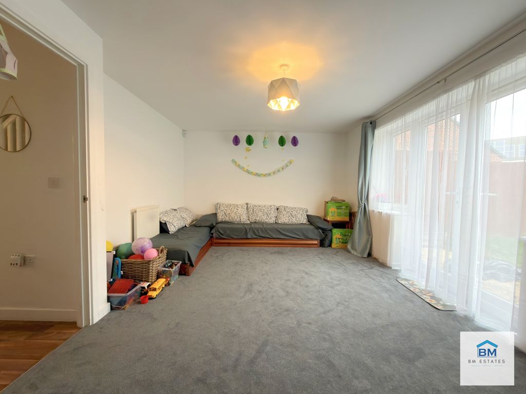 Property photo 2 of 11 Photo 3