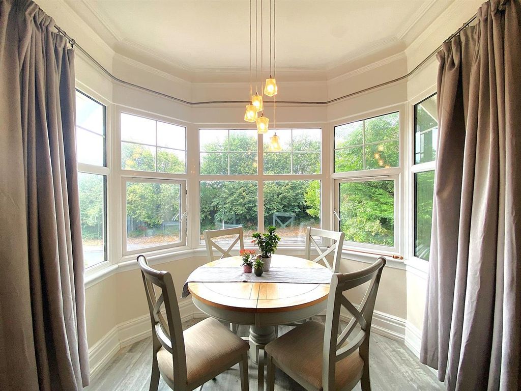 Property photo 3 of 13 Flat 2, 69 De La Warr Rd - Bay.Jpg