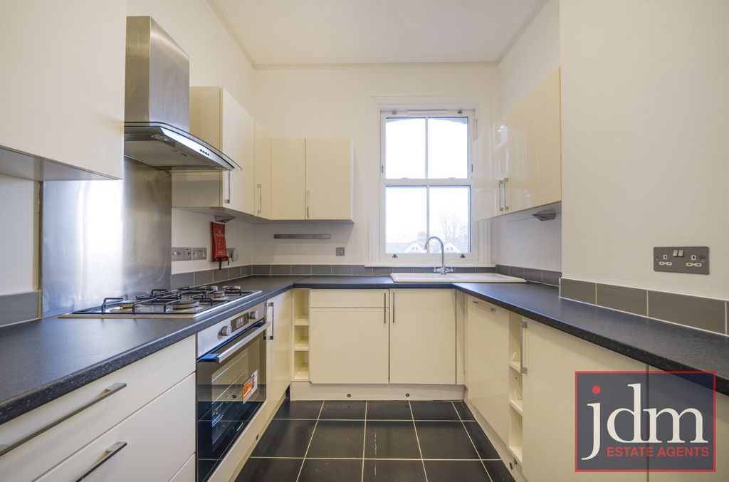 Property photo 3 of 14 93016d43-Aff9-4De...