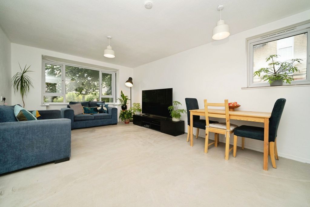 Property photo 3 of 12 Photo