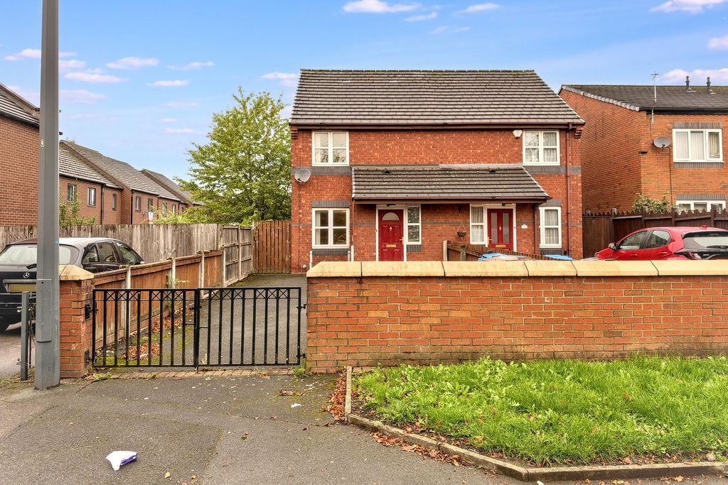 Property photo 1 of 15 3 Cavell Way, Salford, Manchester, Greater Manchester, M5 4Aq