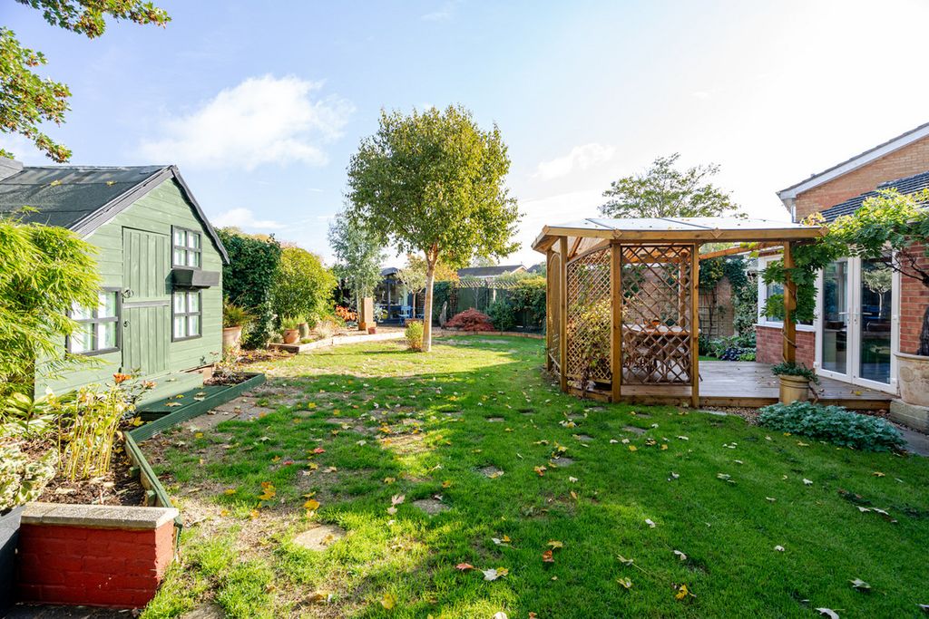 Property photo 2 of 27