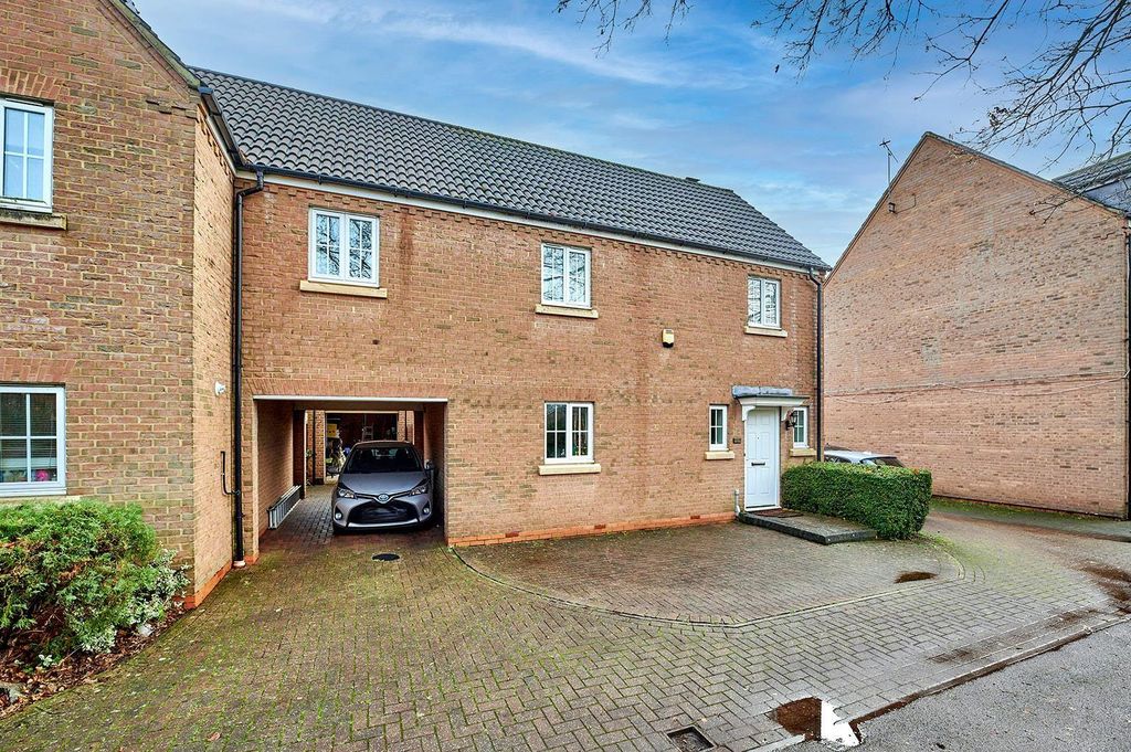 Property photo 1 of 17 10 Hurn Grove Front.Jpg