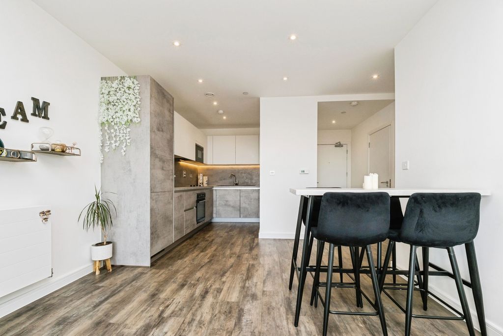 Property photo 2 of 18 Pbox-Img.Jpg