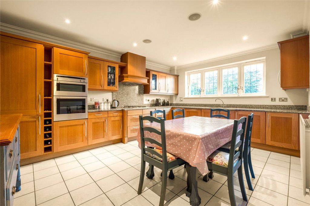 Property photo 2 of 20 Kitchen