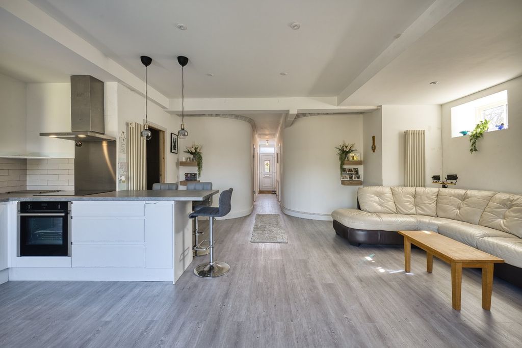 Property photo 2 of 12 Picture 2