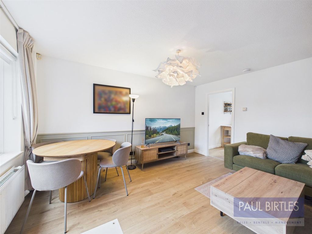 Property photo 3 of 22 Cam04378G0-Pr0286-Still004.Jpg