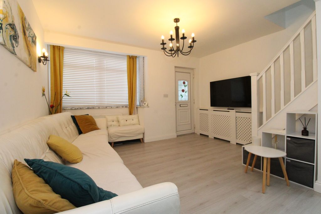 Property photo 2 of 11