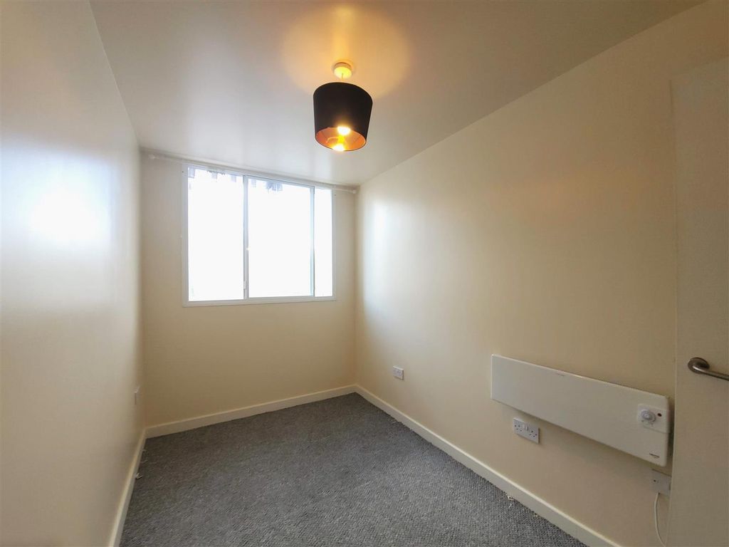 Property photo 3 of 5 Bedroom