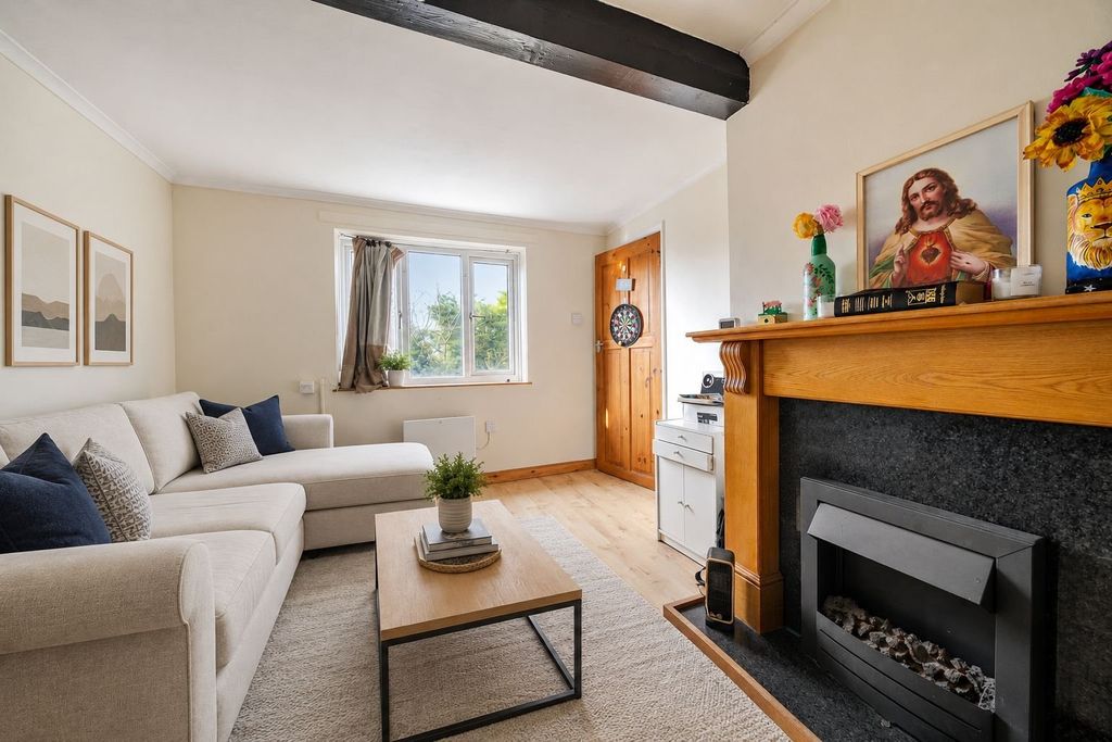 Property photo 2 of 14 Ai Staged