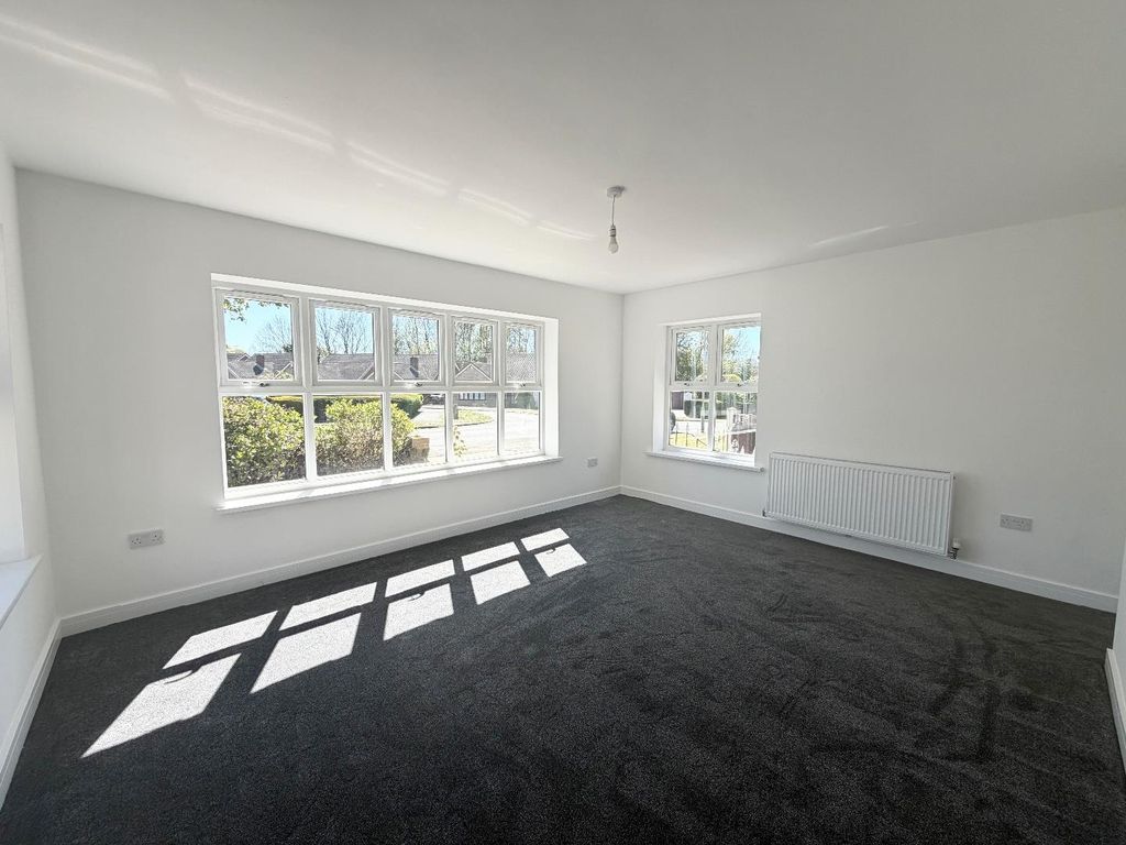 Property photo 3 of 10 Lounge