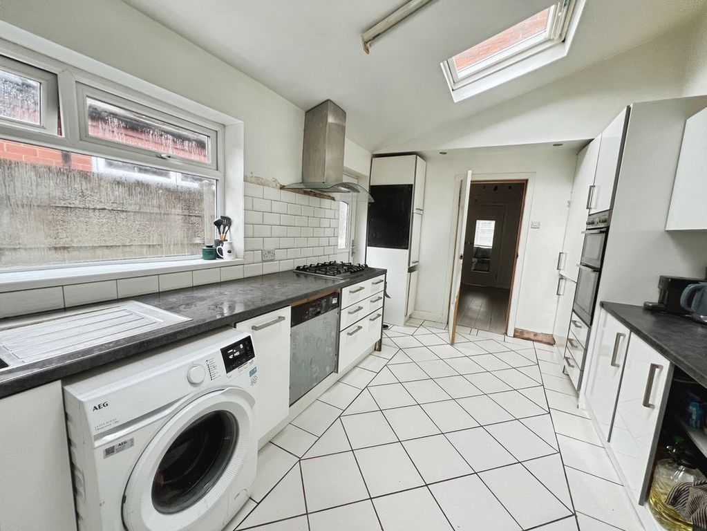 Property photo 3 of 17 Kitchen