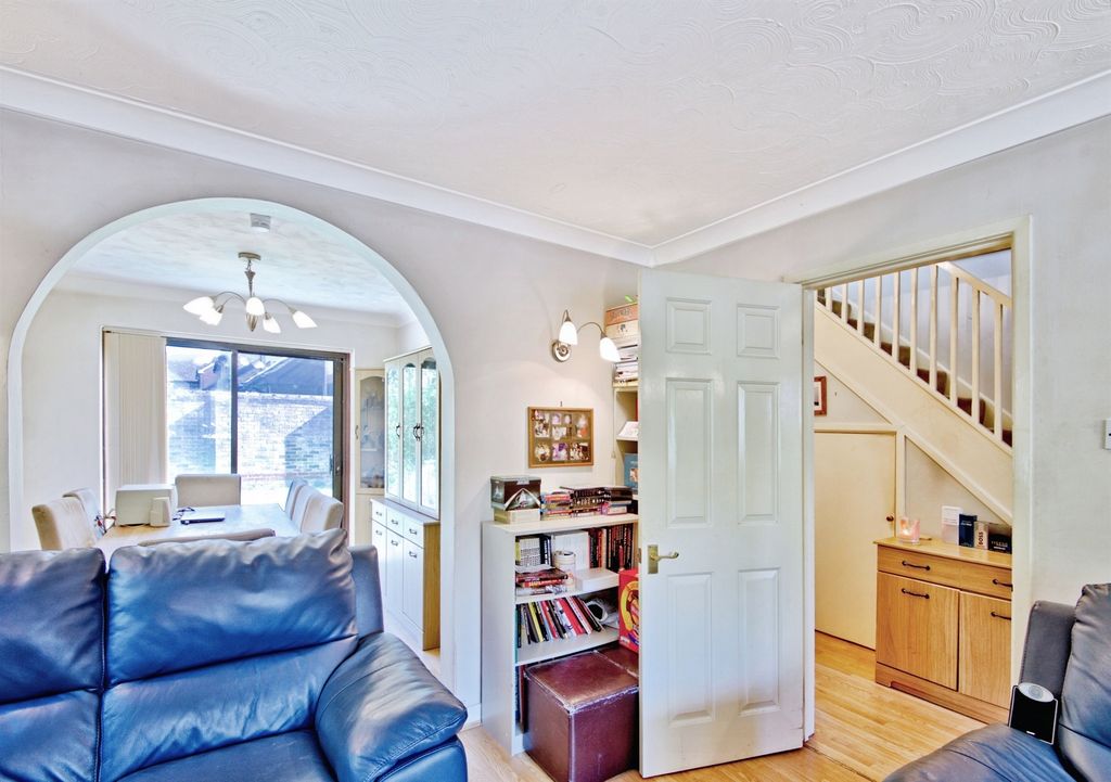 Property photo 3 of 17