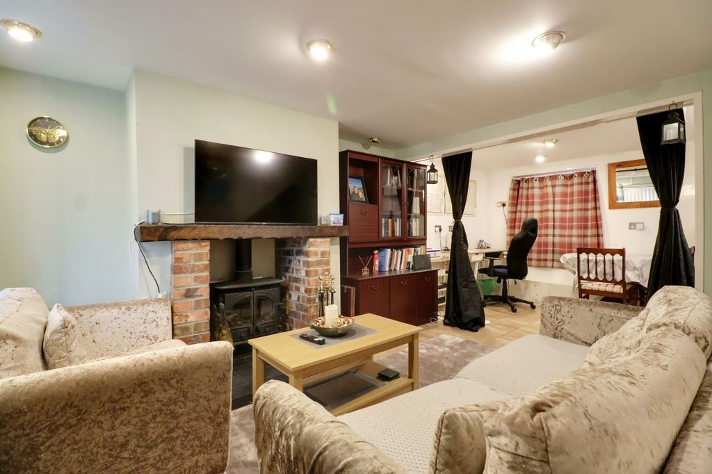 Property photo 3 of 15